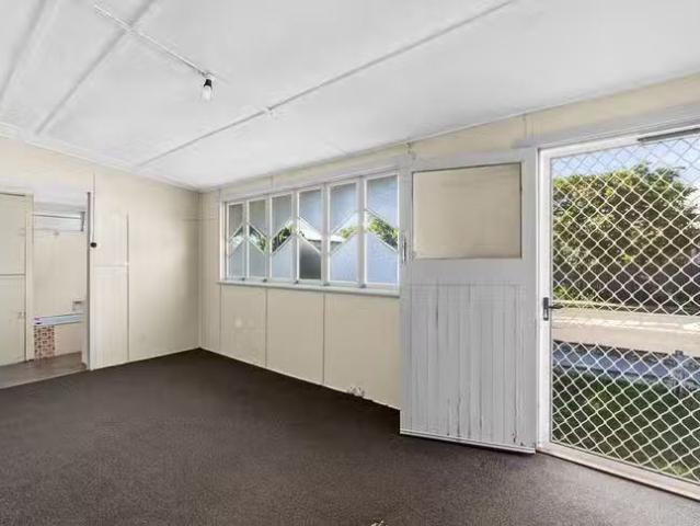 Unique 1/39 Wallace Street, Newtown, QLD 4350
