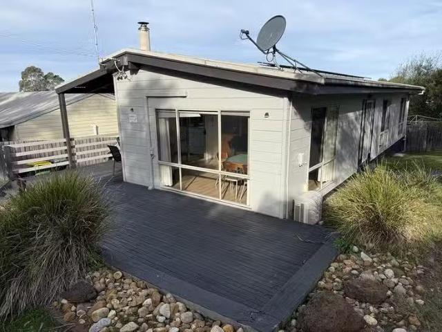 Deal! 13 Bassett Road, Lakes Entrance, VIC 3909
