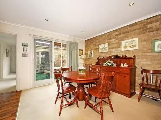 For Rent! 1/3 Centre Road, Vermont VIC 3133