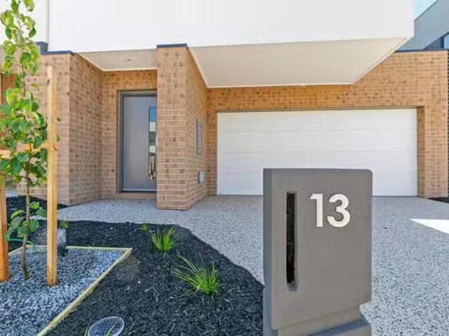 Deal! 13 Earlwood Way, Wyndham Vale, VIC 3024
