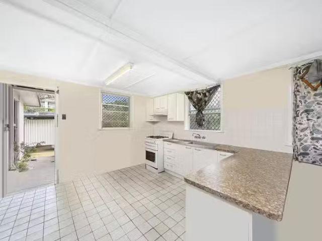 Nice 1/3 Ella Street, Redcliffe, QLD 4020
