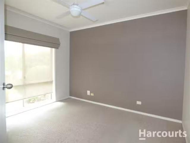 Just in! 13 Farrar Avenue, HORSHAM, VIC 3400 House for Rent