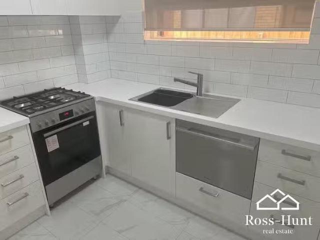 Nice 1/3 Ravens Grove, St Kilda East, VIC 3183