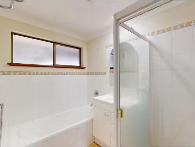 Unique 13 Stradbroke Avenue, Metford House for rent Listed by.
