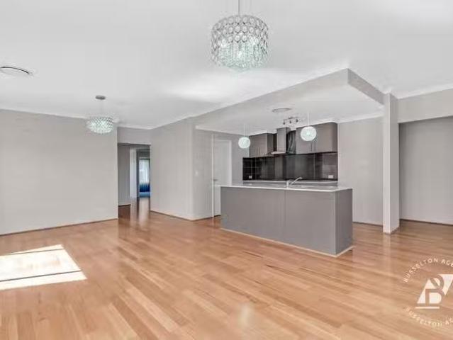 Charming 13 Toulon Way, Yalyalup, WA 6280