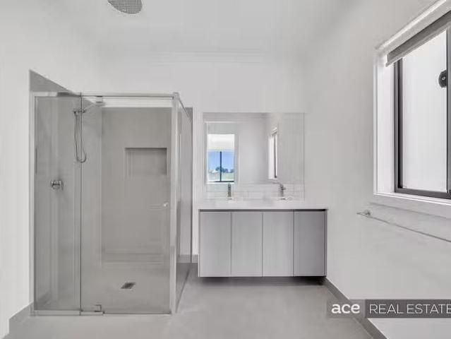 For Rent! 13 Vincenza Avenue, Truganina, VIC 3029
