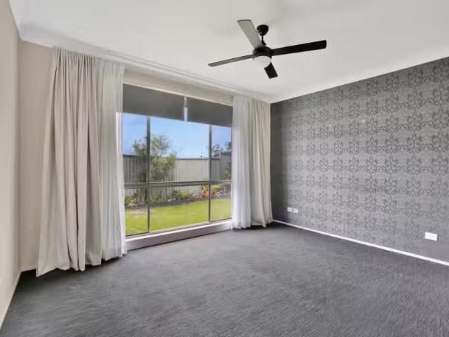 Rental! 13 Voyager Street, WADALBA House for rent Listed by C.