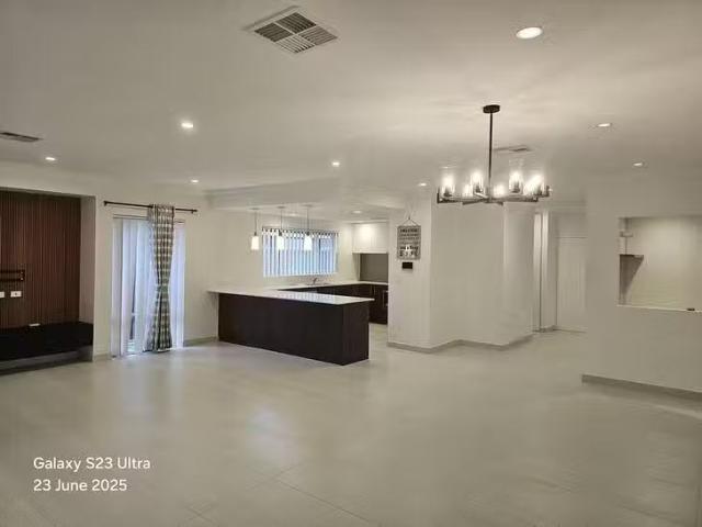 Rental! 13 Yarrow Street, Treeby, WA 6164