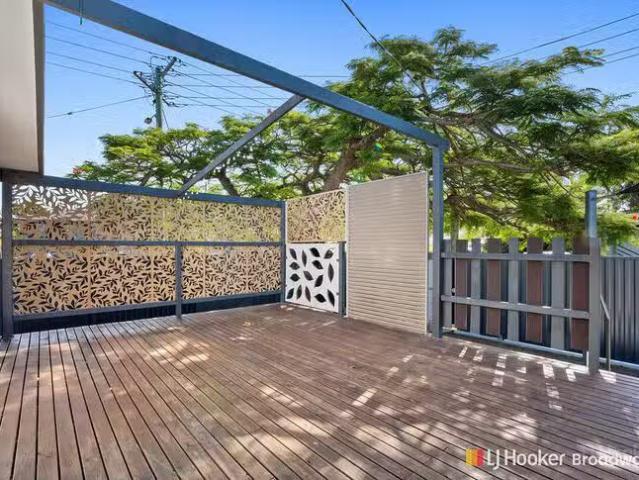 Nice 1 Coral Avenue, Labrador, QLD 4215