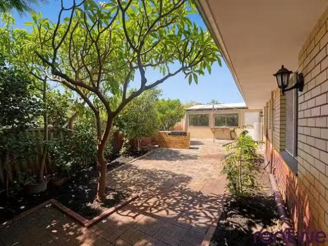 Charming 1 Amur Place, Bateman, WA 6150