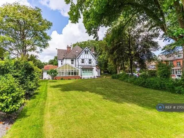 Cheap 1 BA 3 bedroom maisonette for rent in Haydon Road, Poole.