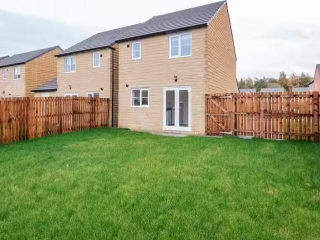 Nice 1 BA 3 bedroom detached house for rent in Macaulay Park.