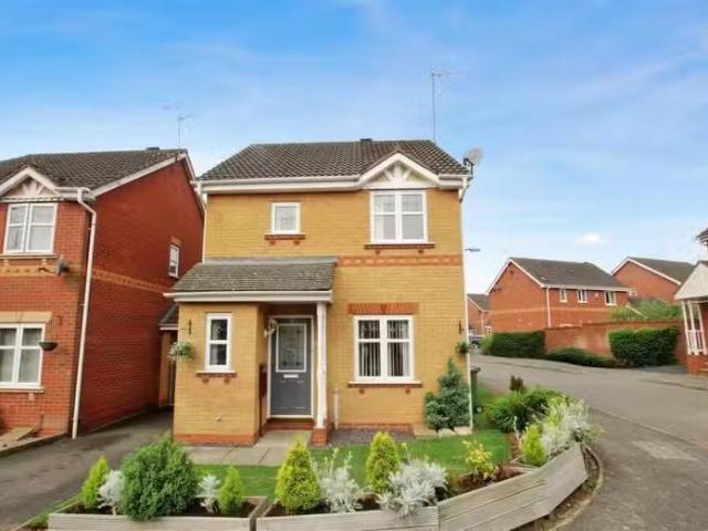 New 1 BA 3 bedroom detached house for rent in Marchwood Close.