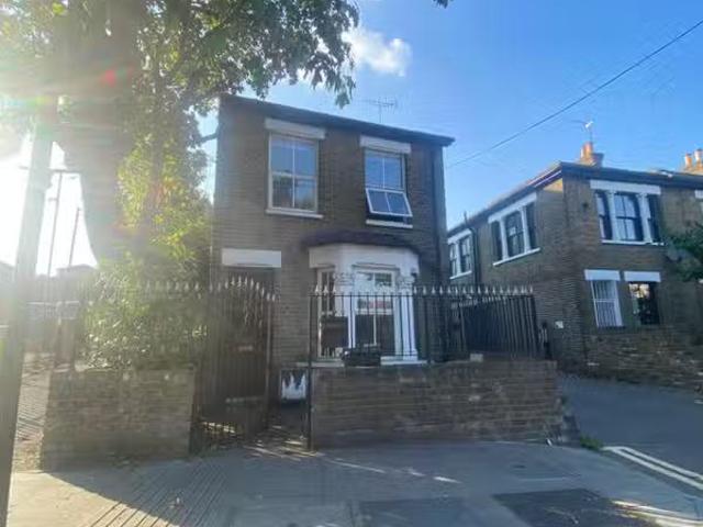 Cozy 1 BA 3 bedroom detached house for rent in Eastway, Homert.