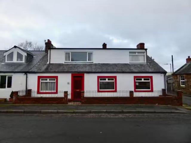 Unique 1 BA 3 bedroom end of terrace house for rent in Main St.