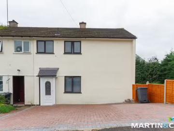 New 1 BA 3 bedroom end of terrace house for rent in Arnold Gro.