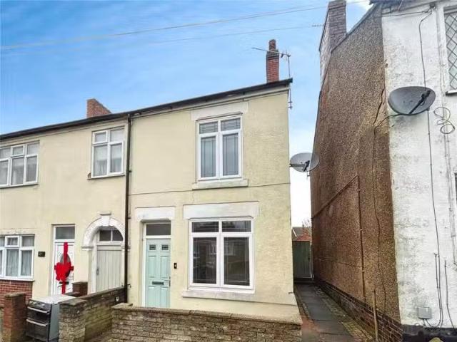 Cheap 1 BA 3 bedroom end of terrace house for rent in Chapel S.