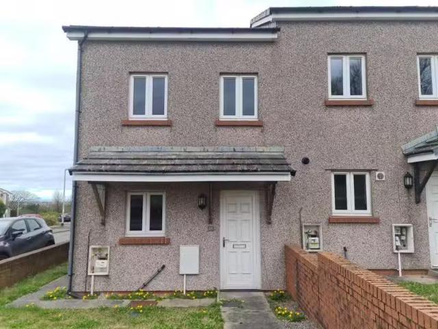 New 1 BA 3 bedroom end of terrace house for rent in Horsfield.