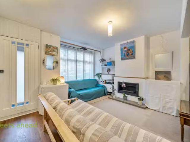 Cheap 1 BA 3 bedroom end of terrace house for rent in Sunnyden.