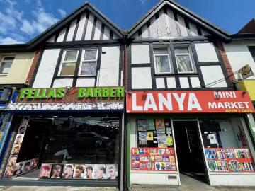 Cozy 1 BA 3 bedroom flat for rent in Great North Road, Woodlan.