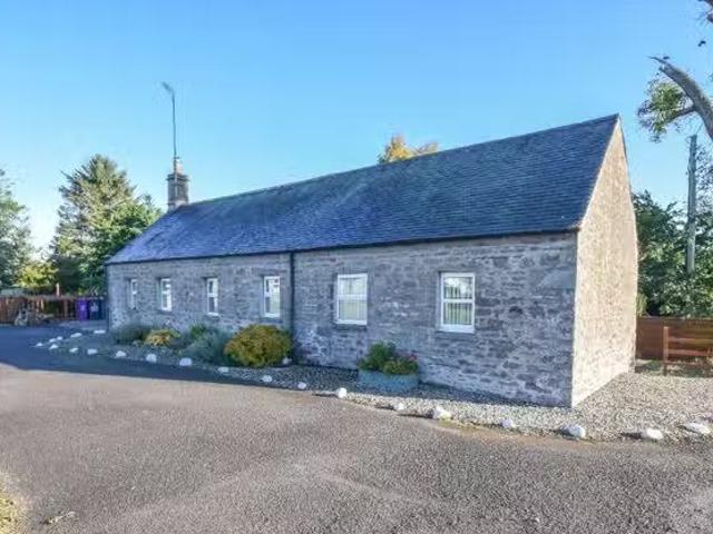 Charming 1 BA 3 bedroom flat for rent in Eassie, Glamis, Angus.