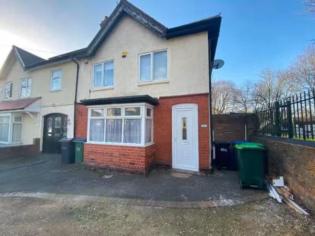 Rental! 1 BA 3 bedroom ground floor flat for rent in Hall Gree.