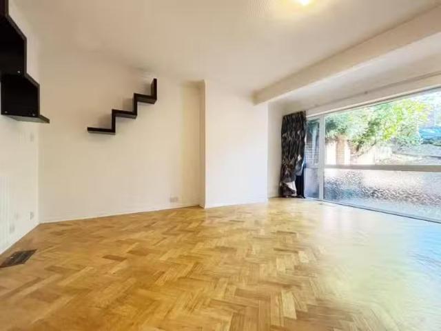 Unique 1 BA 3 bedroom house for rent in Erin Close, Bromley, BR1