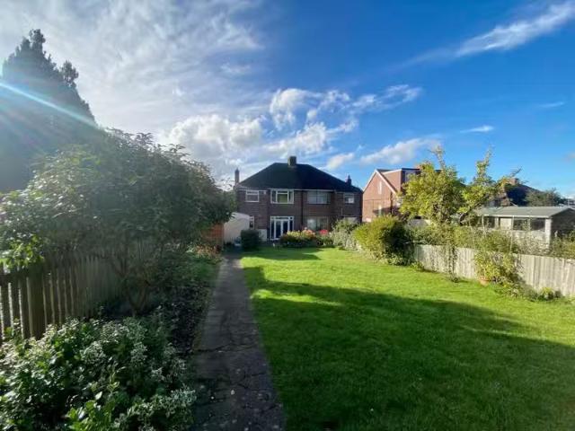 Nice 1 BA 3 bedroom house for rent in Gillmans Road, Orpington.