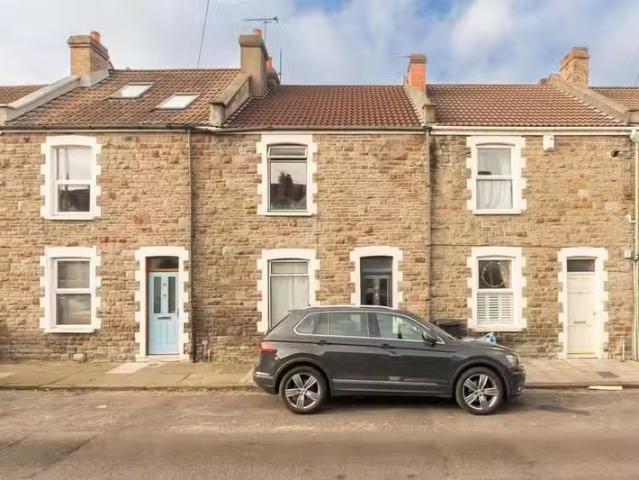 Deal! 1 BA 3 bedroom house for rent in Lewington Road, Bristol.
