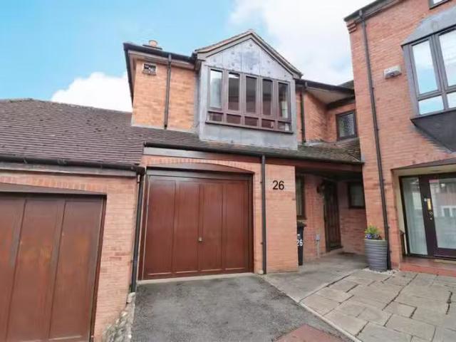 Deal! 1 BA 3 bedroom house for rent in Priory Road, Warwick, C.
