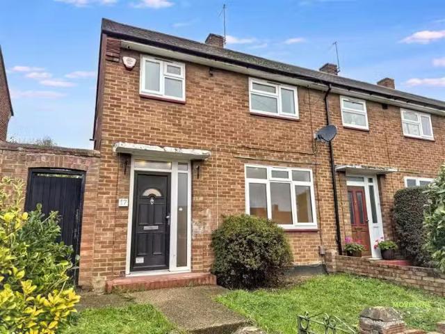 Unique 1 BA 3 bedroom house for rent in Whippendell Way, Orpin.