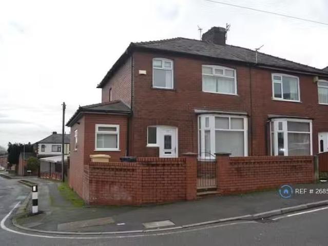 Nice 1 BA 3 bedroom semi detached house for rent in Adrian Roa.