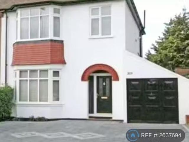 For Rent! 1 BA 3 bedroom semi detached house for rent in Burnt.