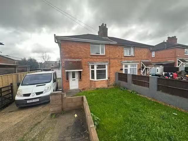 Cozy 1 BA 3 bedroom semi detached house for rent in Granville.