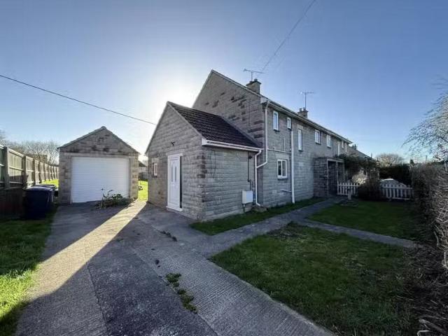 Unique 1 BA 3 bedroom semi detached house for rent in Hawcroft.