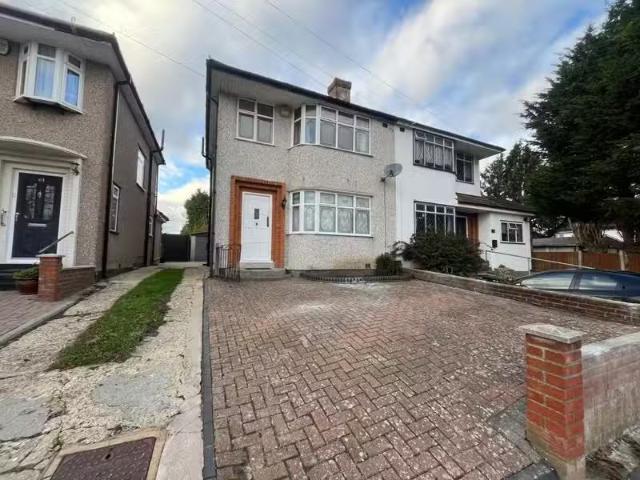 Deal! 1 BA 3 bedroom semi detached house for rent in Lodge Cre.