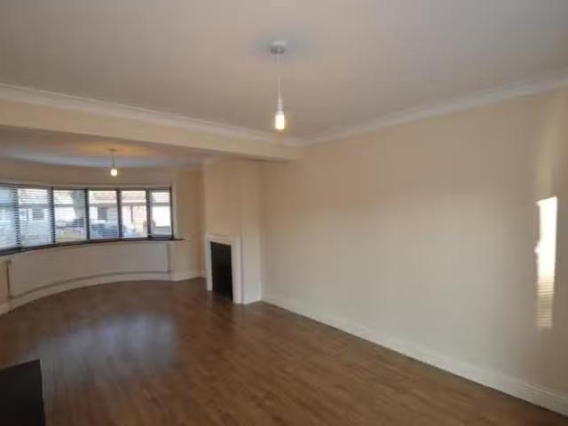 Rental! 1 BA 3 bedroom semi detached house for rent in Selsey.