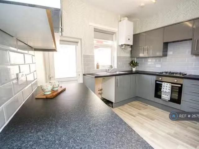 Cheap 1 BA 3 bedroom terraced house for rent in Maudsley Stree.