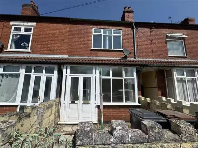 Just in! 1 BA 3 bedroom terraced house for rent in Bulkington.