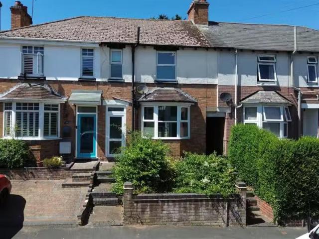 Rental! 1 BA 3 bedroom terraced house for rent in Beauchamp Ro.
