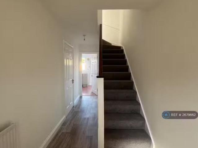 Charming 1 BA 3 bedroom terraced house for rent in Harcourt Me.