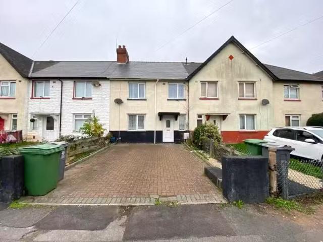 Just in! 1 BA 3 bedroom terraced house for rent in Highbury Ro.