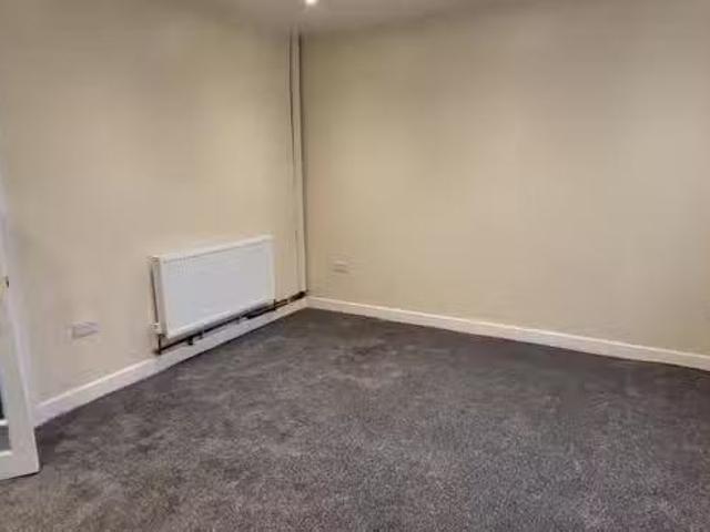 Nice 1 BA 3 bedroom terraced house for rent in Lomeshaye Road.