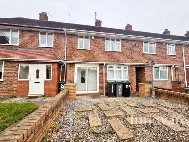 Charming 1 BA 3 bedroom terraced house for rent in Quinton Roa.