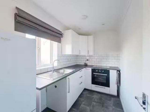 Just in! 1 BA 1 bedroom maisonette for rent in Ashton Way, Bel.