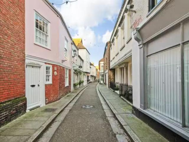 New 1 BA 1 bedroom maisonette for rent in Potter Street, Sandw.