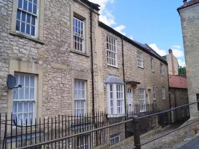 Rental! 1 BA 1 bedroom apartment for rent in Tipcote Hill, She.