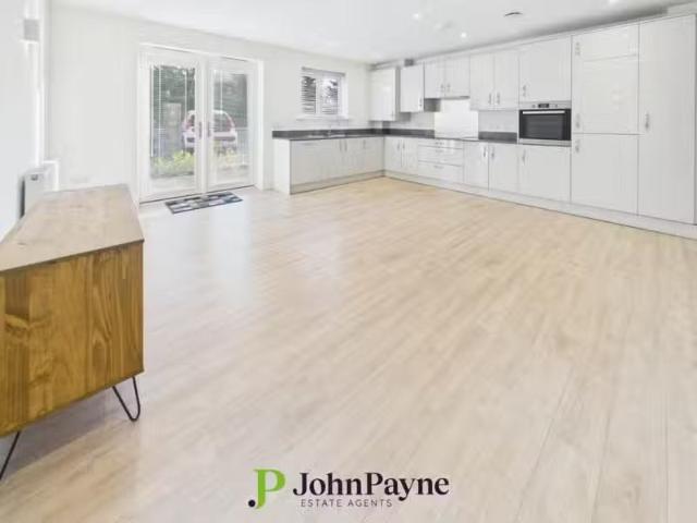 Nice 1 BA 1 bedroom apartment for rent in Warwick Road, Covent.