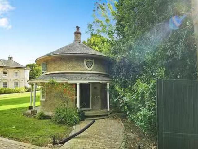 Cheap 1 BA 1 bedroom detached house for rent in Nayland Road.