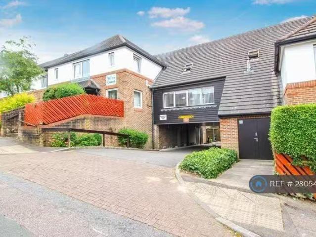 Rental! 1 BA 1 bedroom flat for rent in Beechwood Gardens, Cat.